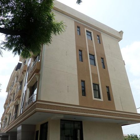 Отель Sai Heera Residency Ширди Экстерьер фото
