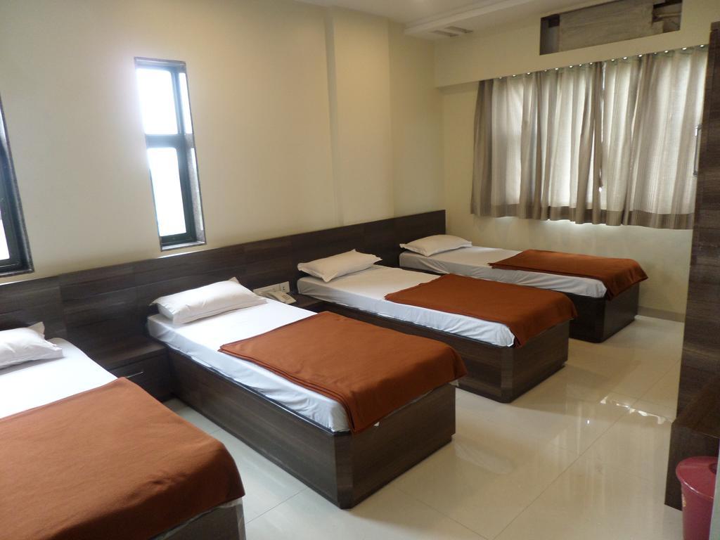 Отель Sai Heera Residency Ширди Номер фото