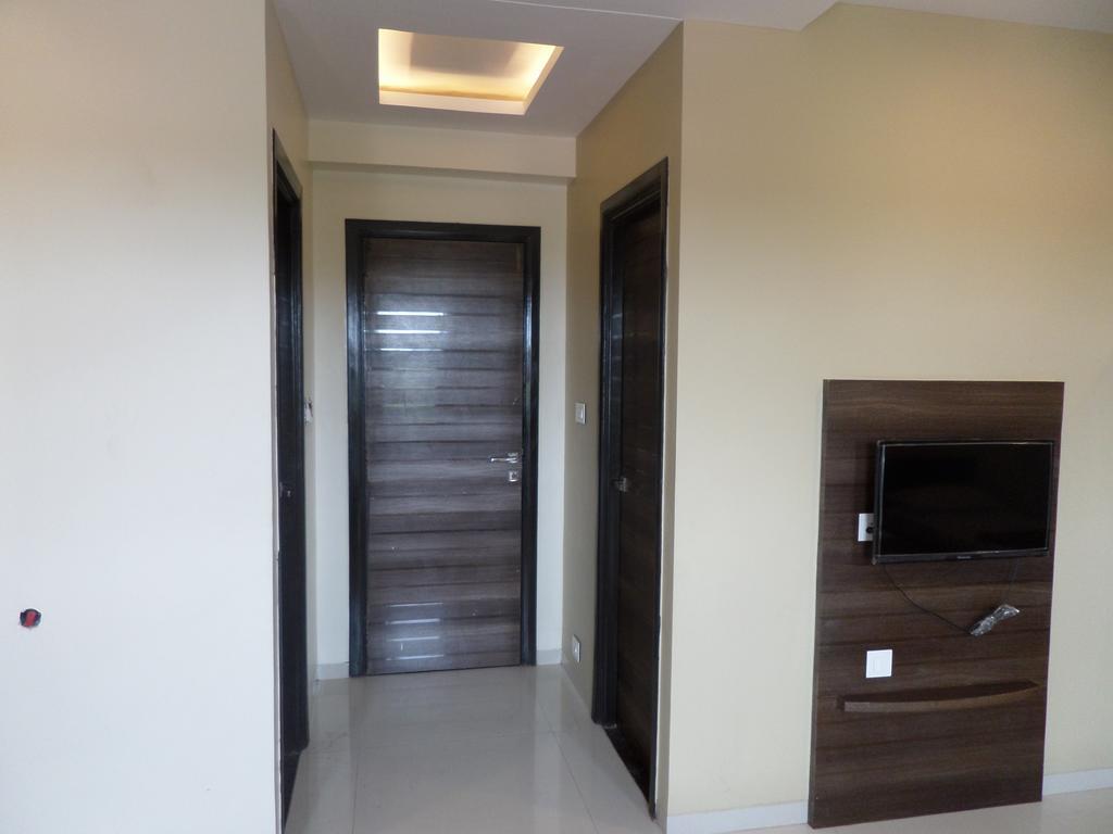 Отель Sai Heera Residency Ширди Экстерьер фото
