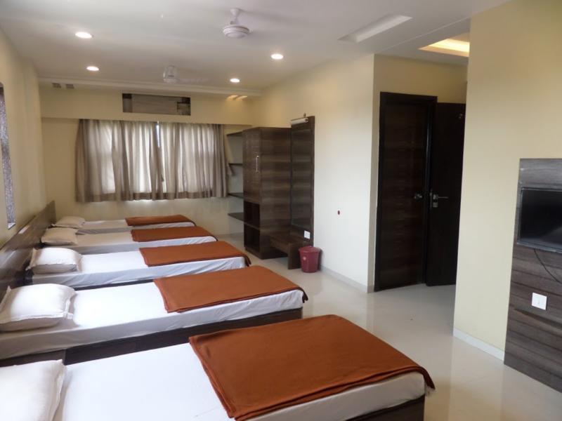 Отель Sai Heera Residency Ширди Экстерьер фото