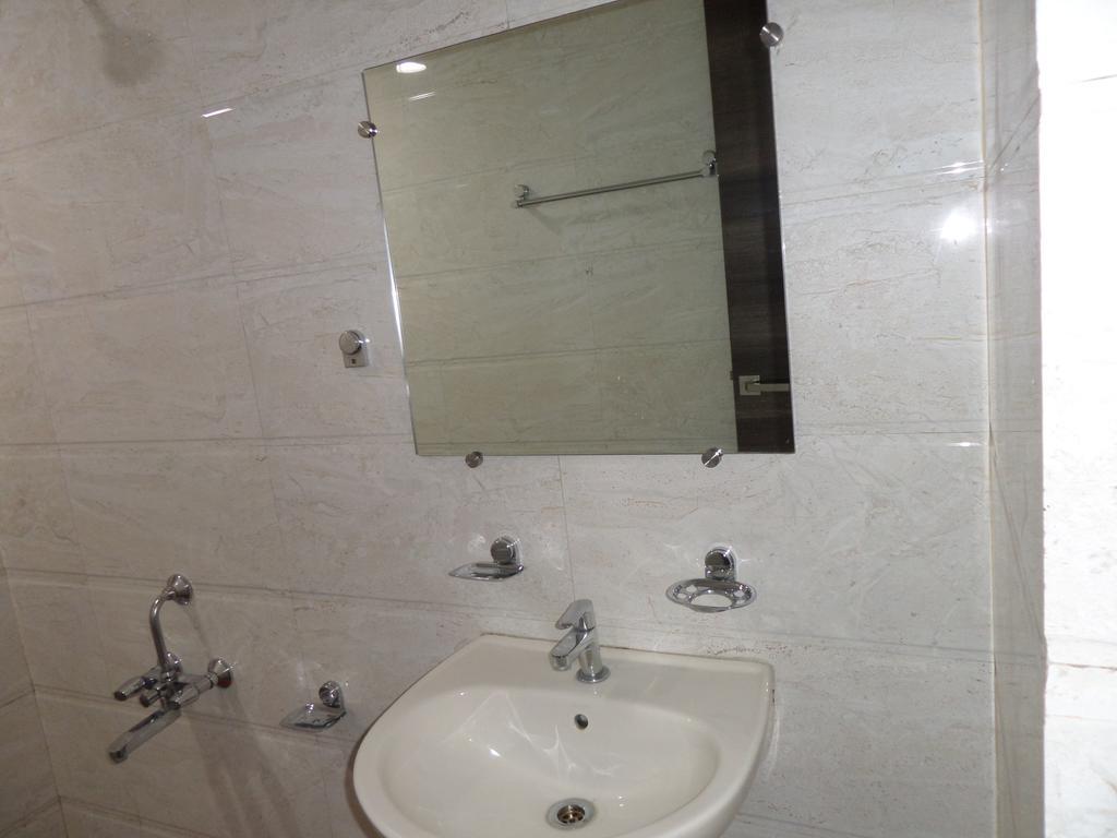 Отель Sai Heera Residency Ширди Экстерьер фото