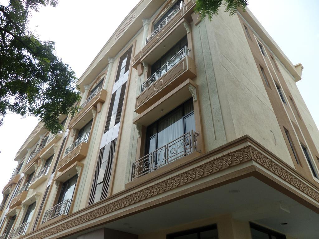 Отель Sai Heera Residency Ширди Экстерьер фото
