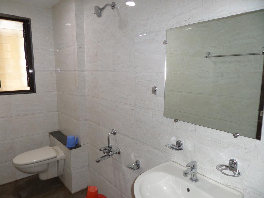 Отель Sai Heera Residency Ширди Экстерьер фото