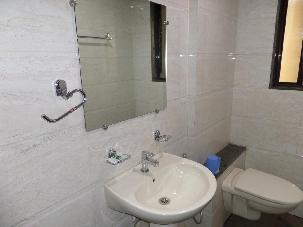 Отель Sai Heera Residency Ширди Экстерьер фото