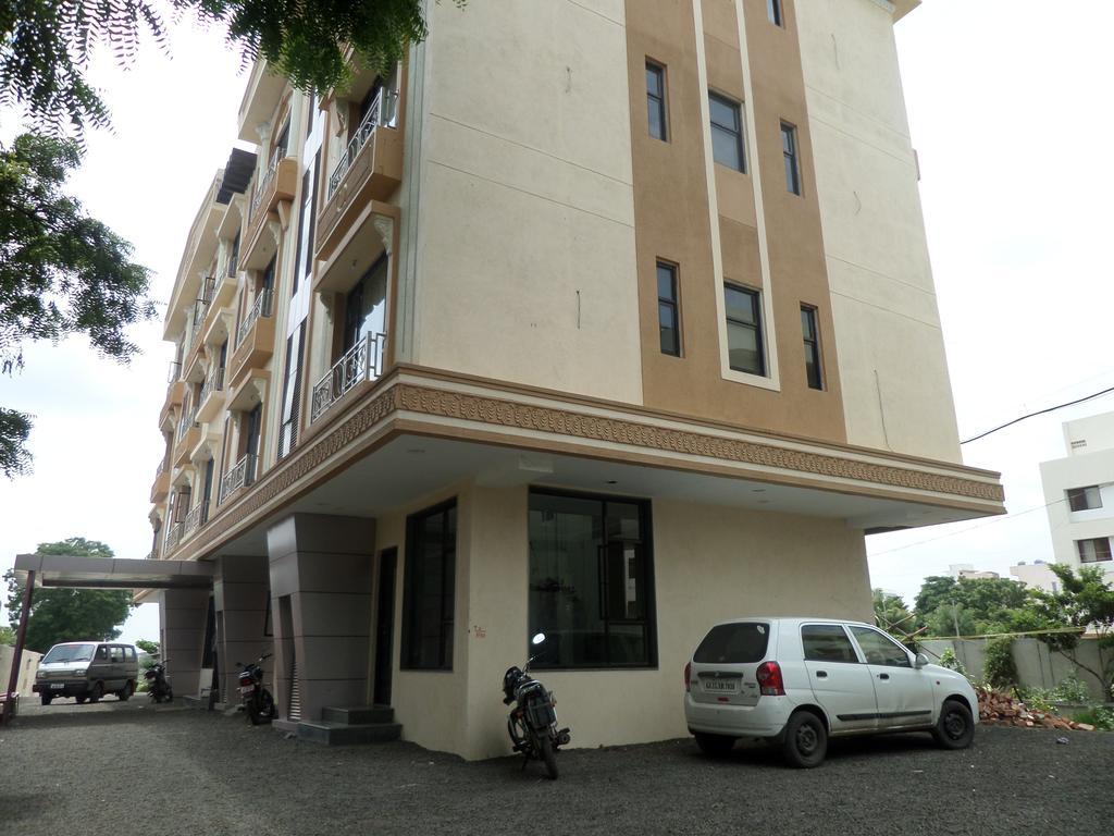 Отель Sai Heera Residency Ширди Экстерьер фото