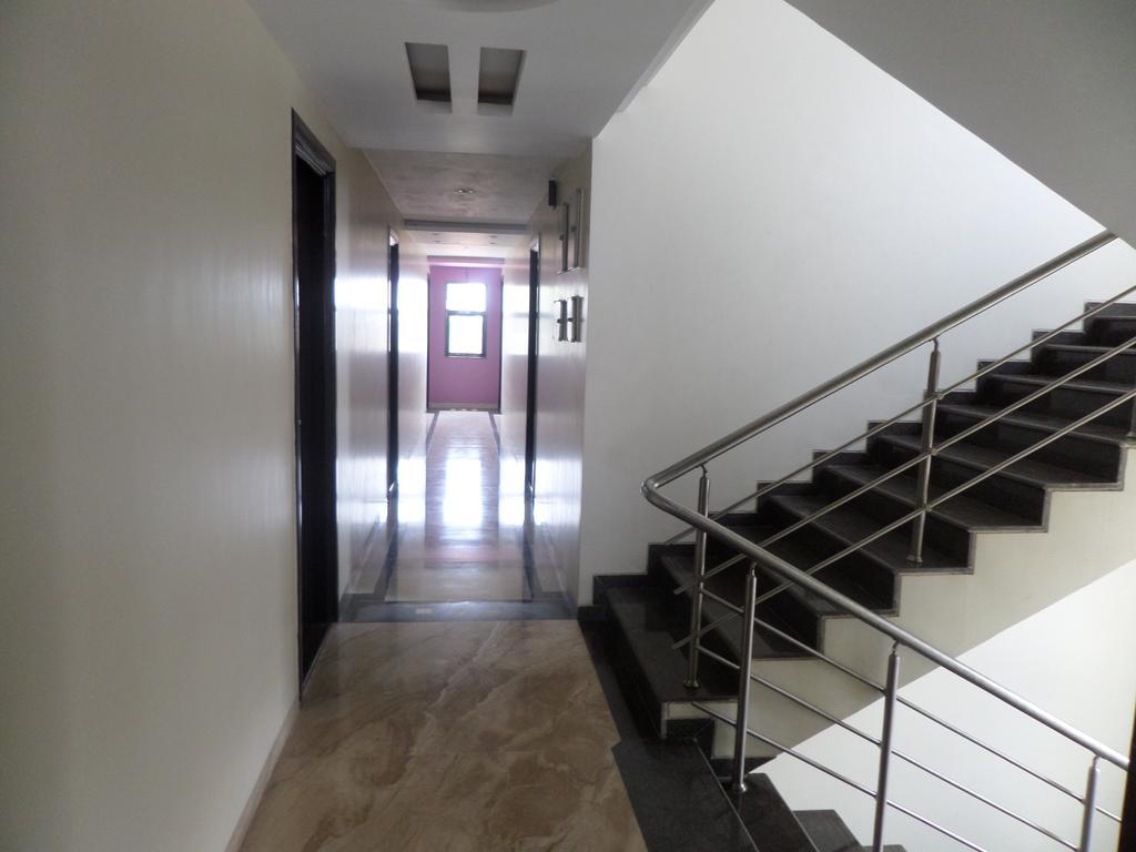 Отель Sai Heera Residency Ширди Экстерьер фото