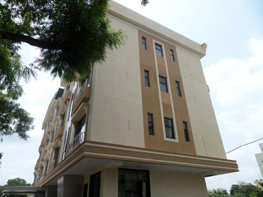 Отель Sai Heera Residency Ширди Экстерьер фото
